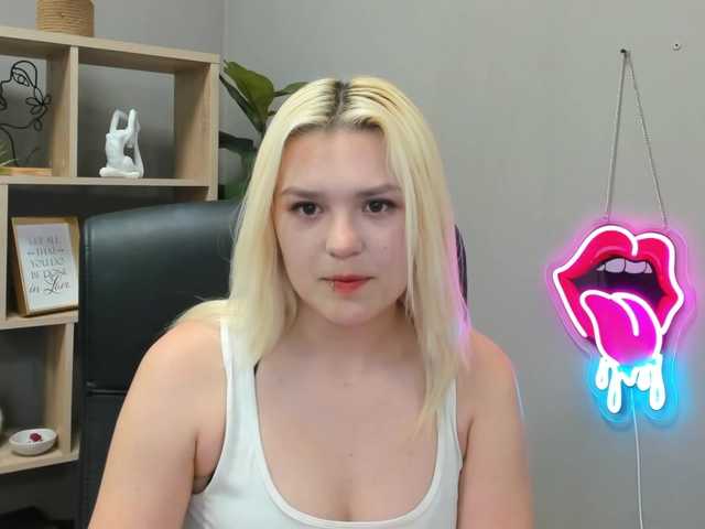 SweetLilyxo live cam on BongaCams
