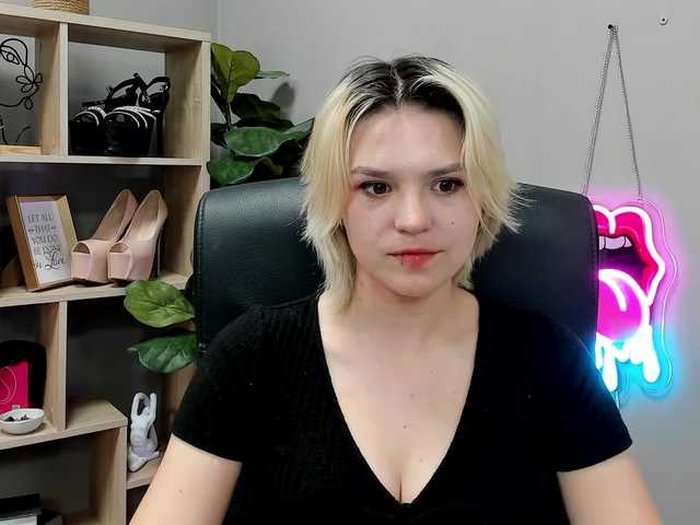 SweetLilyxo live cam on BongaCams