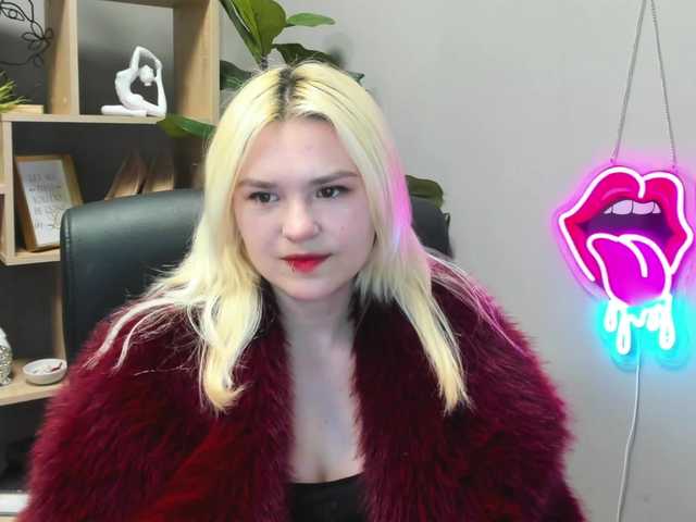 SweetLilyxo's BongaCams show and profile