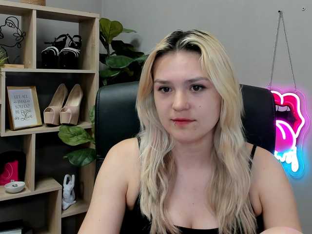 SweetLilyxo live cam on BongaCams