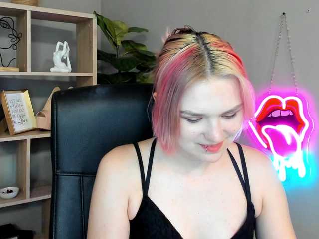 SweetLilyxo live cam on BongaCams
