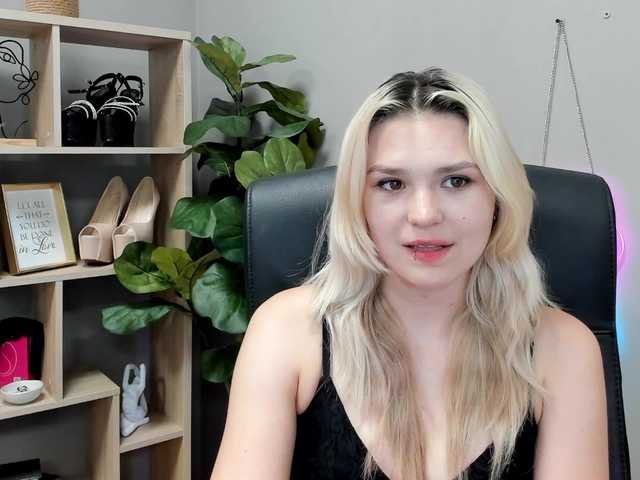 SweetLilyxo live cam on BongaCams