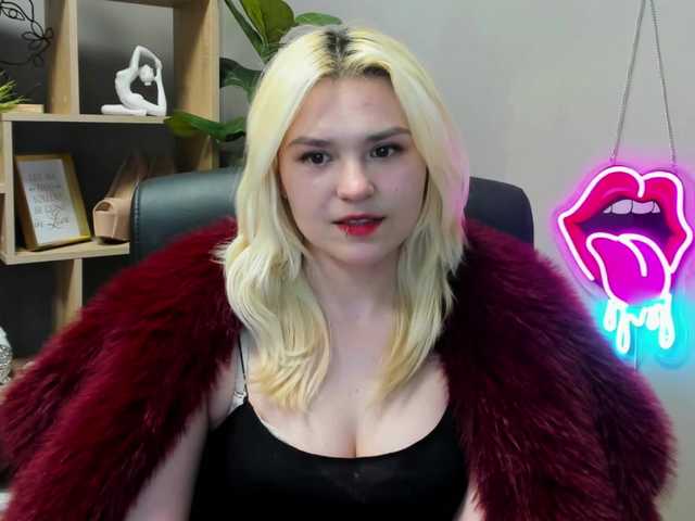 SweetLilyxo's BongaCams show and profile