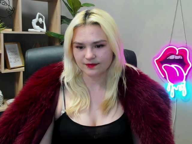 SweetLilyxo's BongaCams show and profile