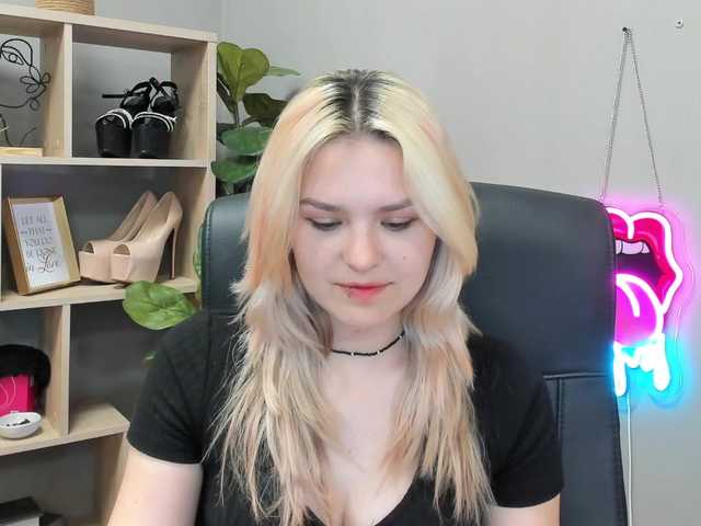 SweetLilyxo live webcam show