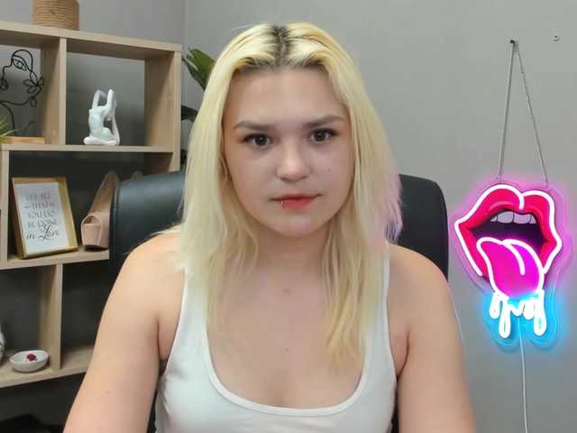 SweetLilyxo live cam on BongaCams