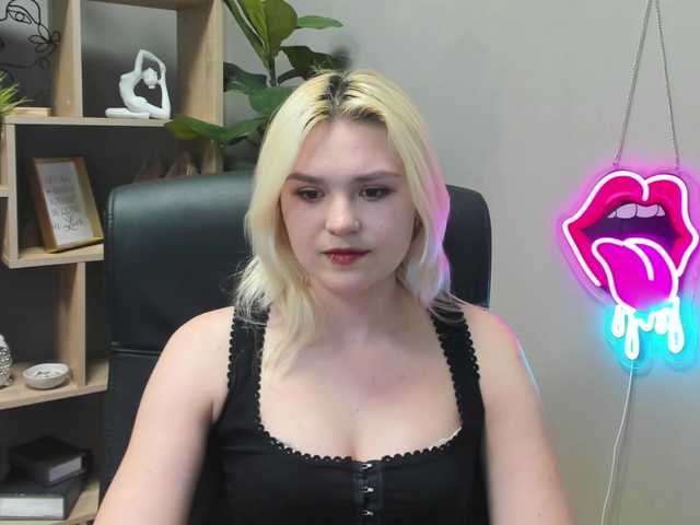 SweetLilyxo's BongaCams show and profile