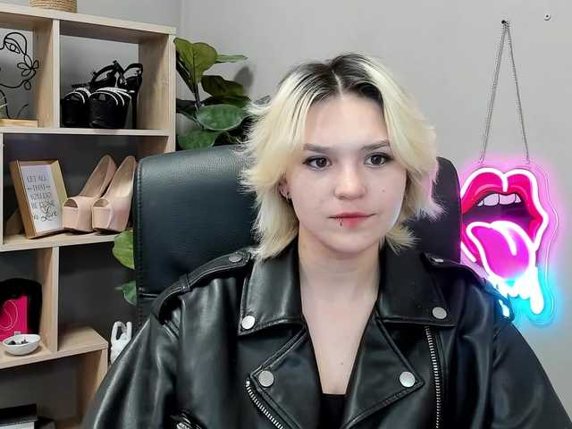SweetLilyxo live cam on BongaCams