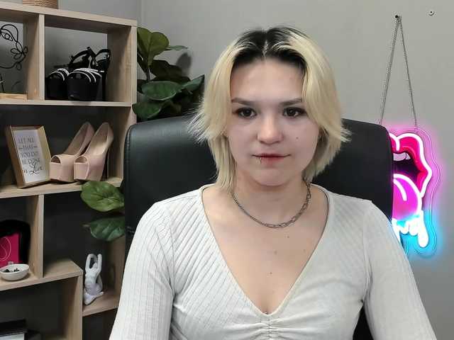 SweetLilyxo live cam on BongaCams
