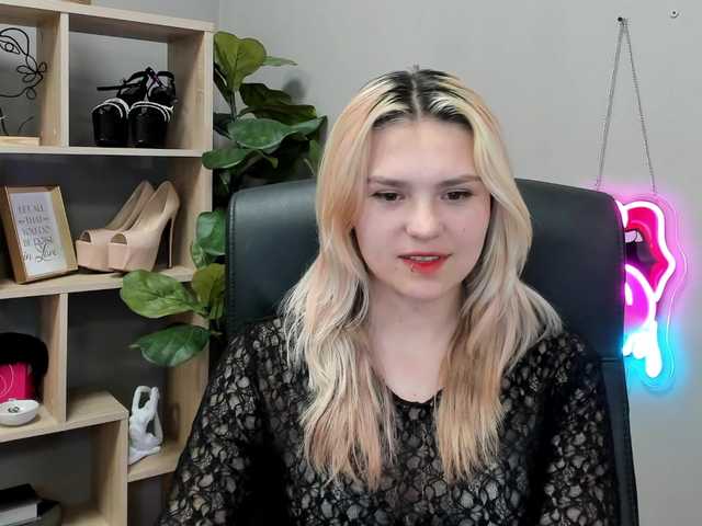 SweetLilyxo live webcam show