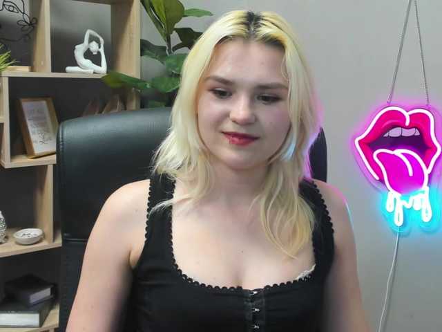 SweetLilyxo's BongaCams show and profile