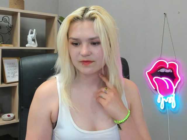 SweetLilyxo live cam on BongaCams
