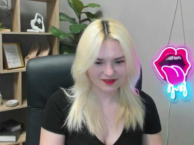 SweetLilyxo's BongaCams show and profile