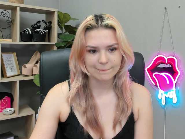SweetLilyxo live cam on BongaCams