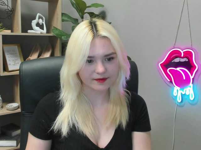 SweetLilyxo's BongaCams show and profile