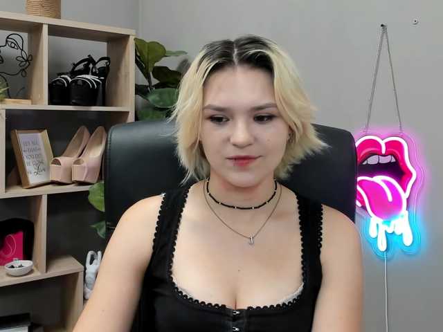 SweetLilyxo live cam on BongaCams