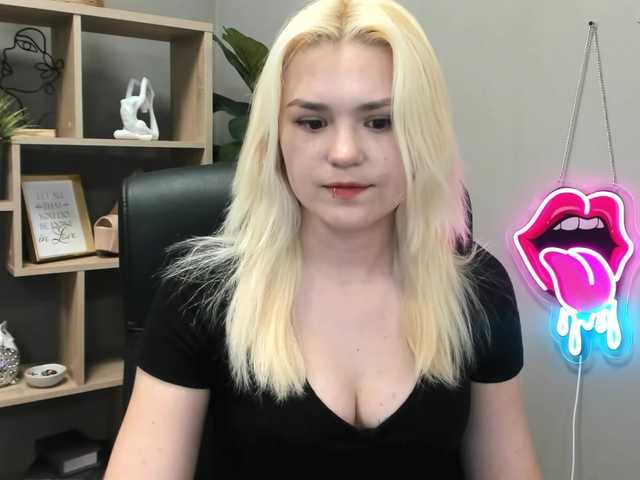 le modèle SweetLilyxo est en webcam porno dans un show sur le site bongacams, il possède les tags suivants: White/Caucasian,Blonde,Shaved