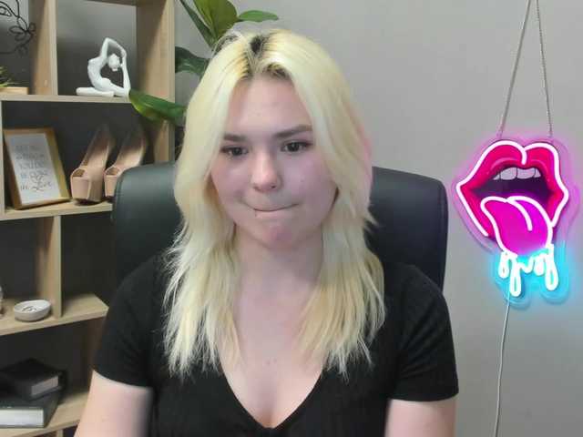 SweetLilyxo's BongaCams show and profile