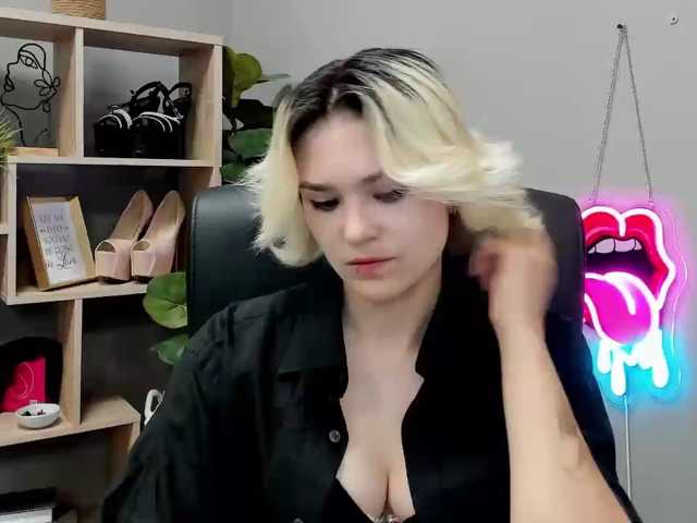 SweetLilyxo live cam on BongaCams