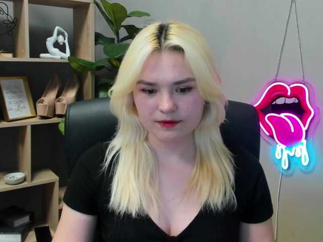 SweetLilyxo's BongaCams show and profile