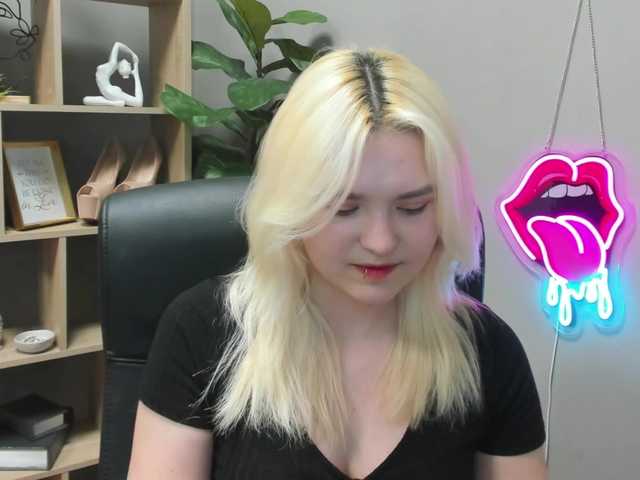 SweetLilyxo's BongaCams show and profile