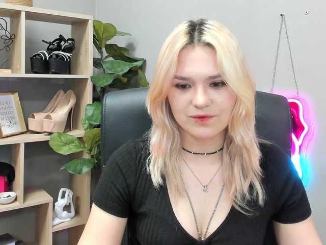 SweetLilyxo live cam on BongaCams