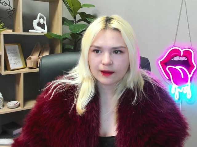 SweetLilyxo's BongaCams show and profile