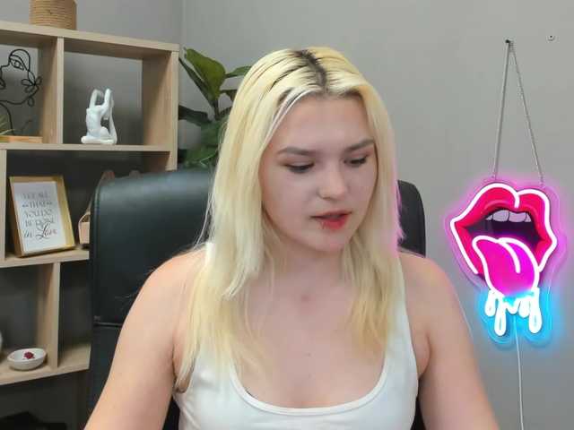 SweetLilyxo live cam on BongaCams