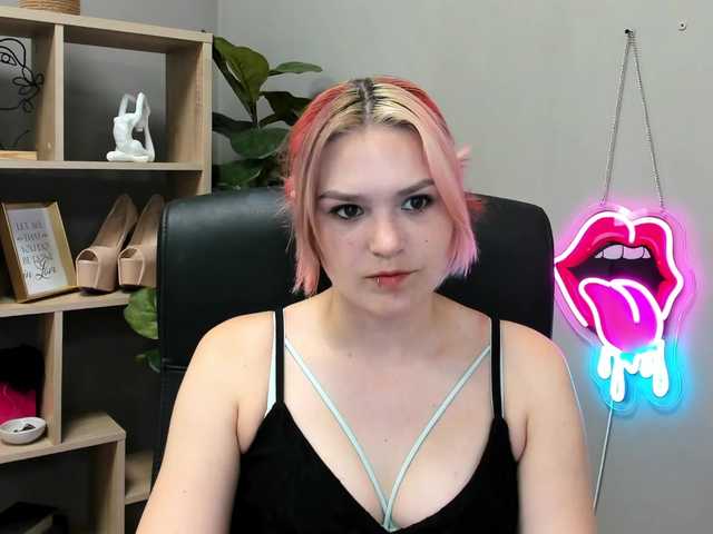 SweetLilyxo live cam on BongaCams