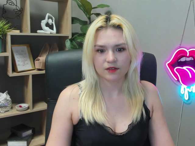 SweetLilyxo's BongaCams show and profile