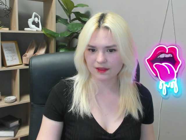 SweetLilyxo's BongaCams show and profile