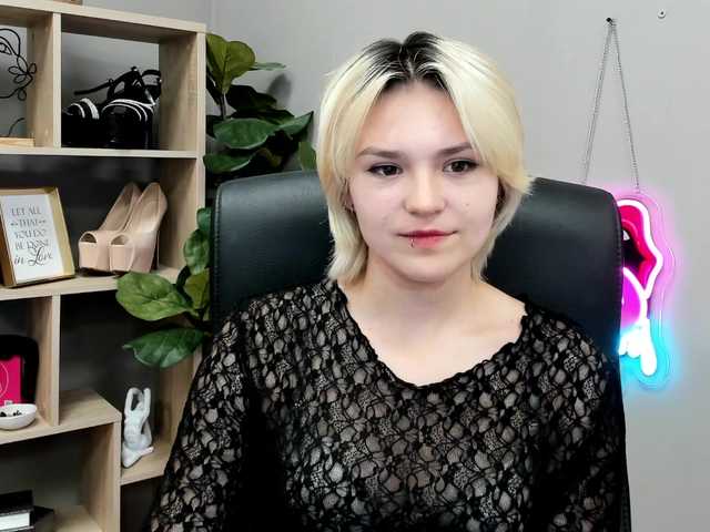 SweetLilyxo live cam on BongaCams