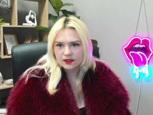 SweetLilyxo's BongaCams show and profile