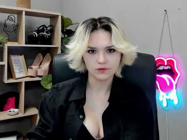 SweetLilyxo live cam on BongaCams