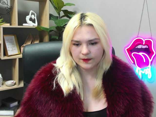 SweetLilyxo's BongaCams show and profile