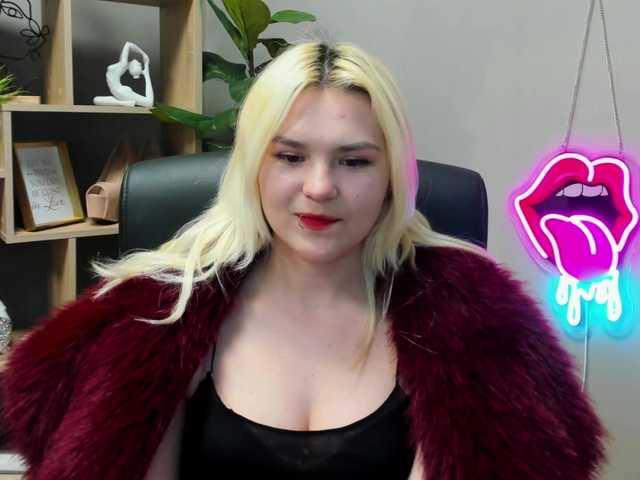 SweetLilyxo's BongaCams show and profile