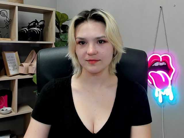 SweetLilyxo live cam on BongaCams