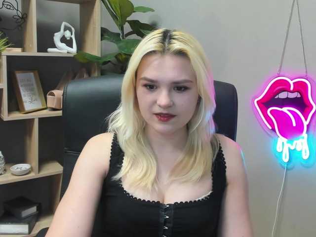 SweetLilyxo's BongaCams show and profile