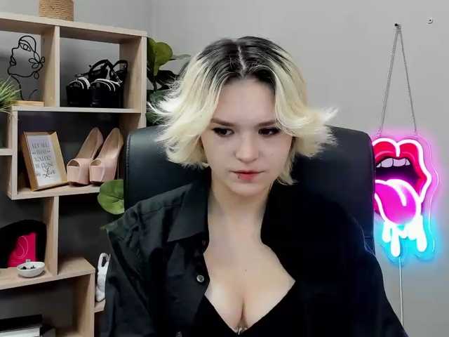 SweetLilyxo live cam on BongaCams