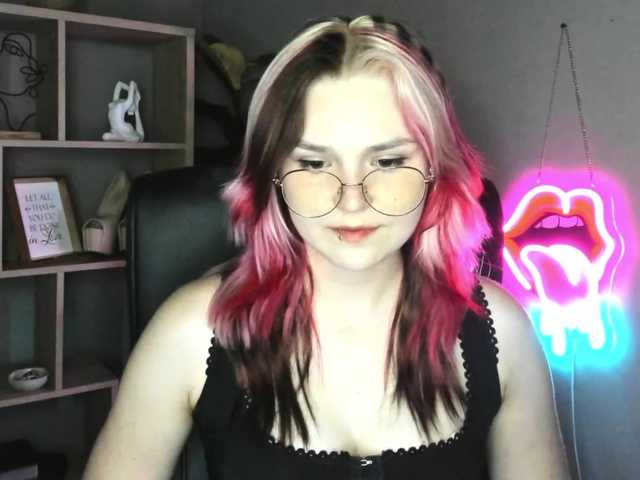 SweetLilyxo live cam on BongaCams