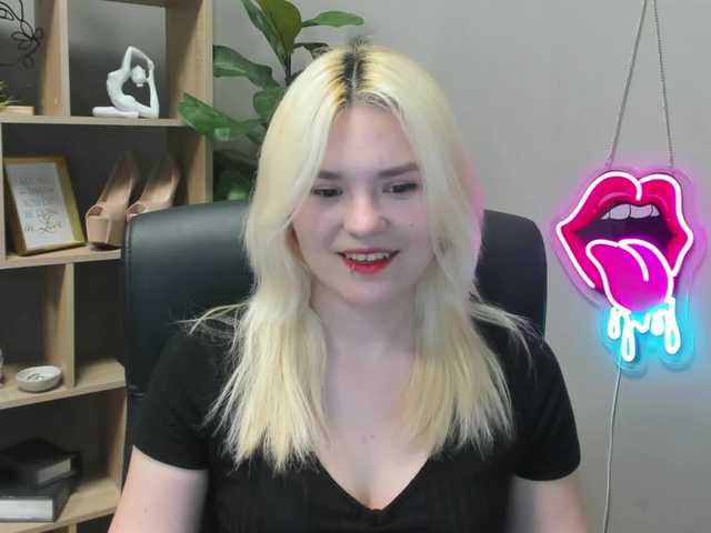 SweetLilyxo's BongaCams show and profile