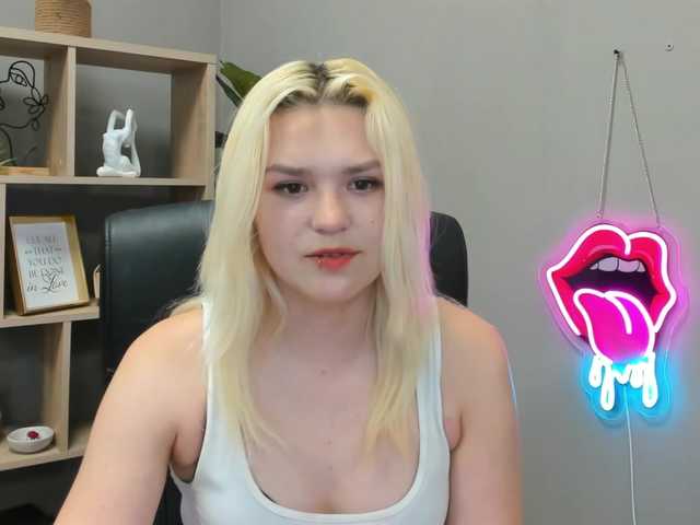 SweetLilyxo live cam on BongaCams