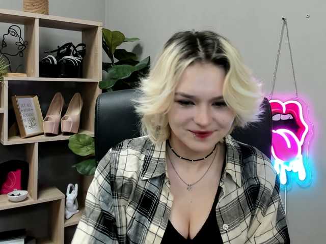 SweetLilyxo live cam on BongaCams