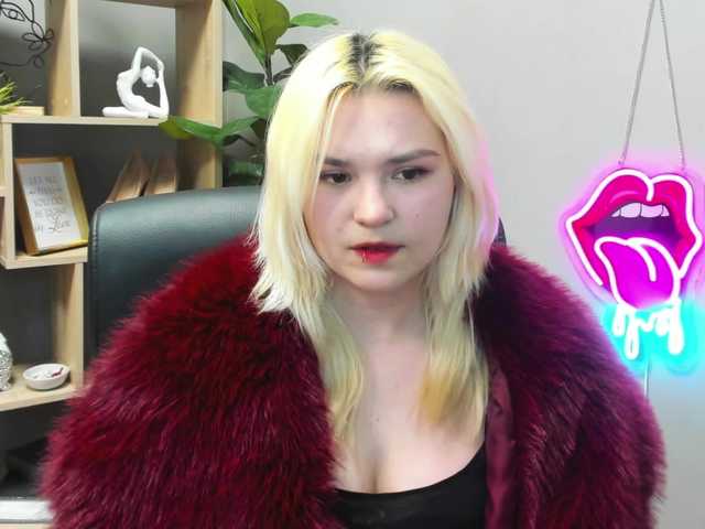 SweetLilyxo's BongaCams show and profile