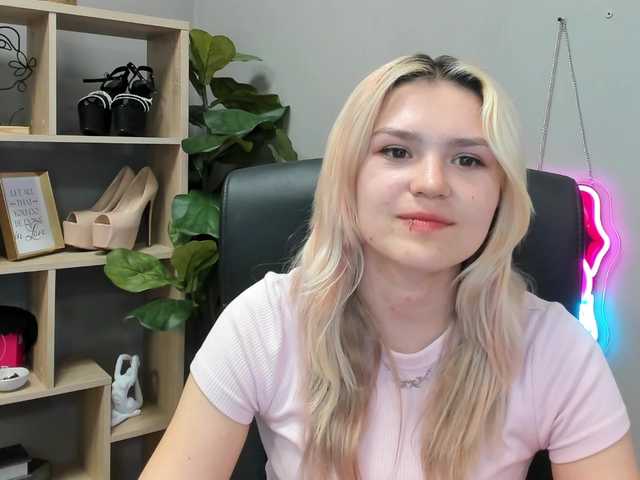 SweetLilyxo live webcam show