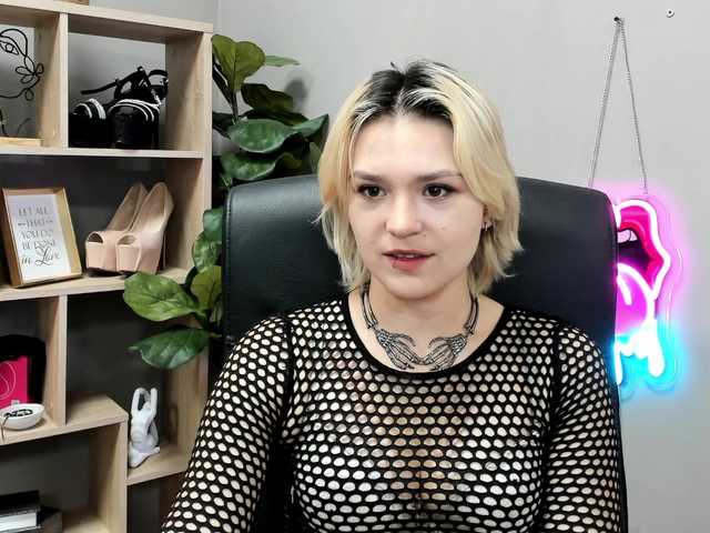 SweetLilyxo live cam on BongaCams