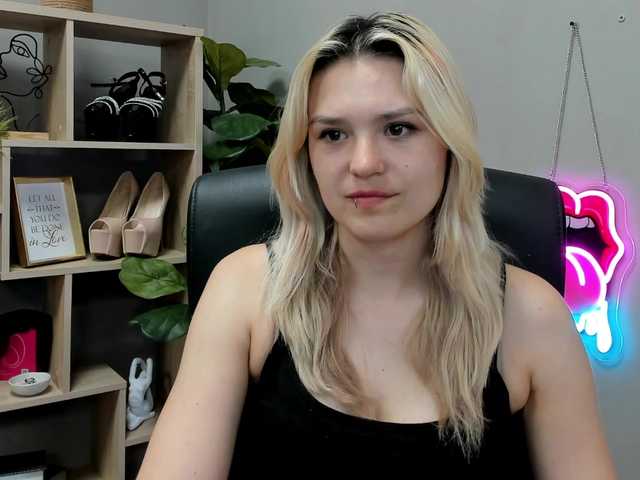 SweetLilyxo live cam on BongaCams