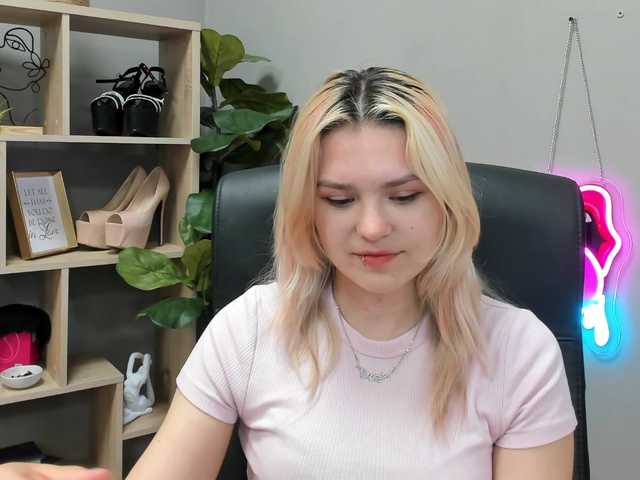 SweetLilyxo live webcam show