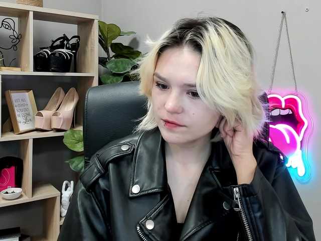 SweetLilyxo live cam on BongaCams