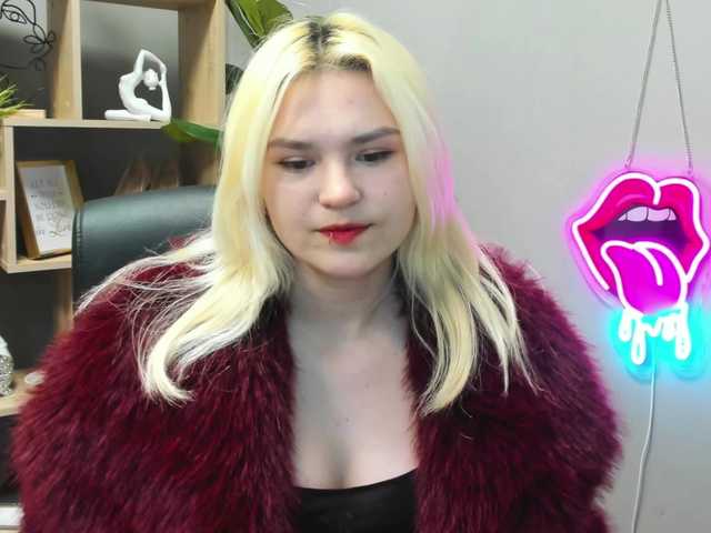 SweetLilyxo's BongaCams show and profile